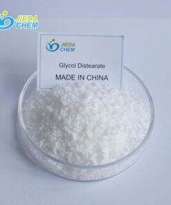 White flake EGDS Glycol Distearate placed in a small bowl
